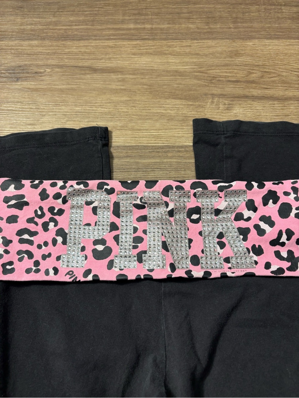 Y2K 2011 Victoria’s Secret Pink Leopard Print Rhinestone Foldover Yoga Pants - Picture 3 of 8